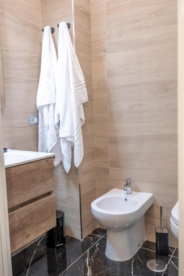 Bartolomeo 61 Appartement Napels Buitenkant foto
